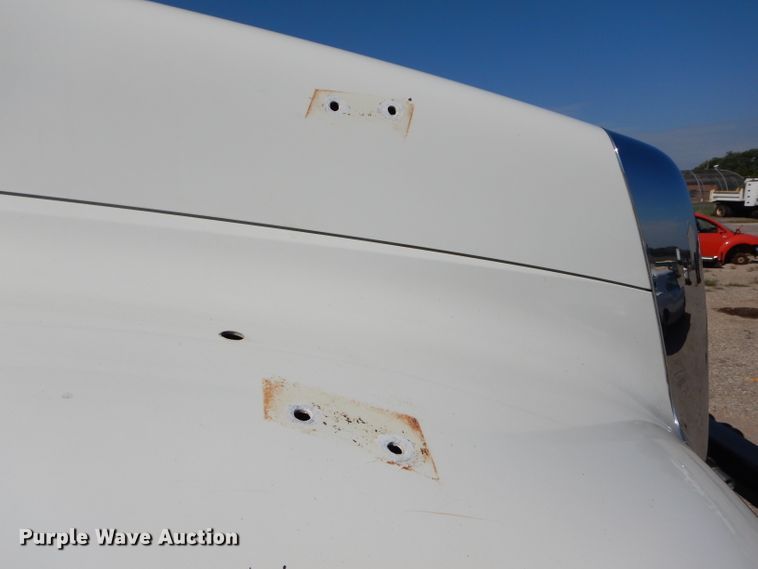 image for item DH2572 2005 International 7400 truck cab and chassis