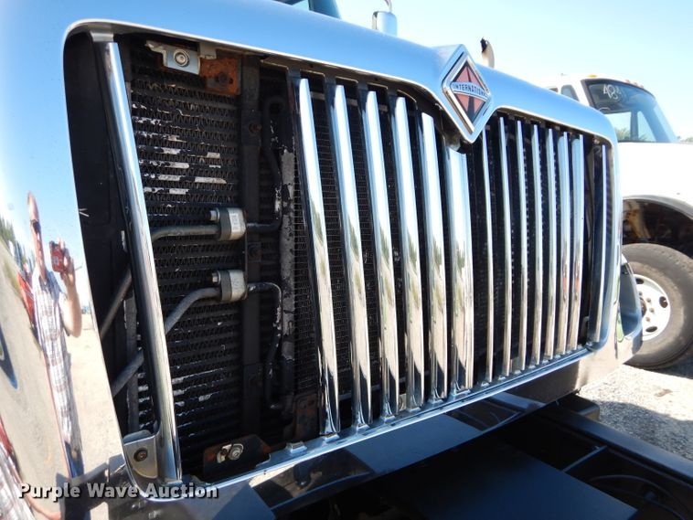 image for item DH2572 2005 International 7400 truck cab and chassis