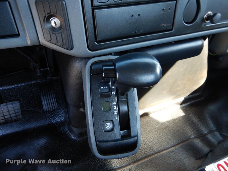 image for item DH2572 2005 International 7400 truck cab and chassis