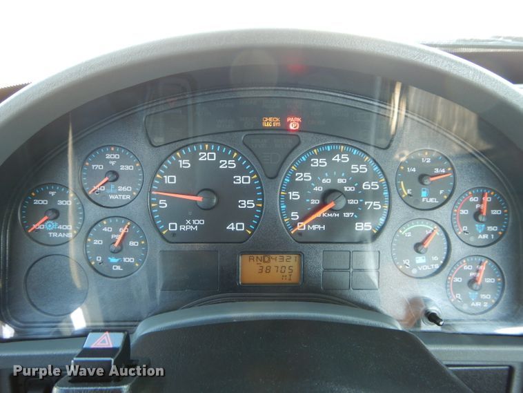 image for item DH2572 2005 International 7400 truck cab and chassis