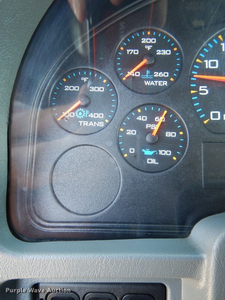 image for item DH2572 2005 International 7400 truck cab and chassis