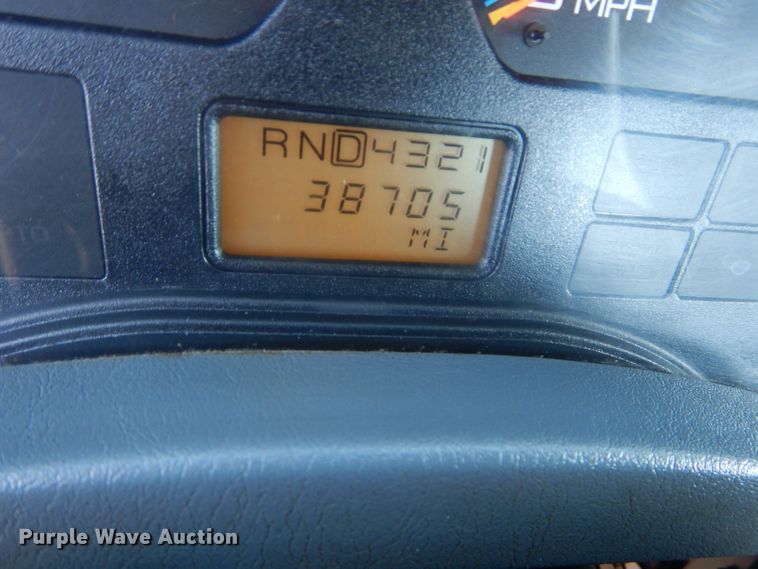 image for item DH2572 2005 International 7400 truck cab and chassis