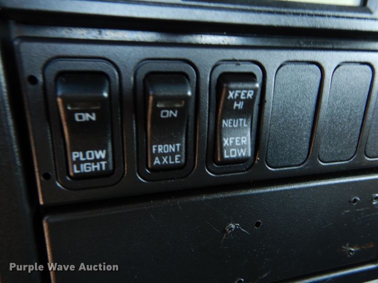 image for item DH2572 2005 International 7400 truck cab and chassis