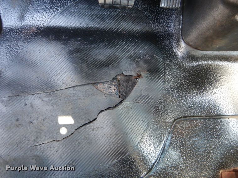 image for item DH2572 2005 International 7400 truck cab and chassis