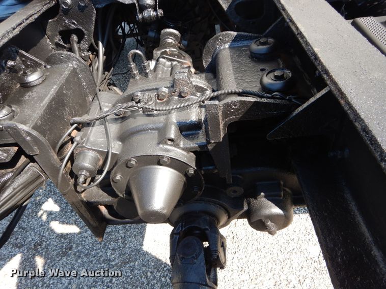 image for item DH2572 2005 International 7400 truck cab and chassis