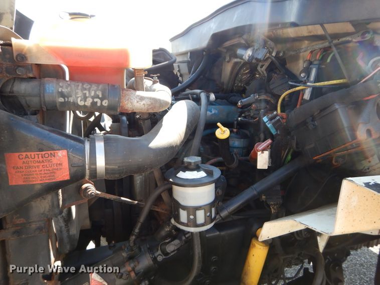 image for item DH2572 2005 International 7400 truck cab and chassis