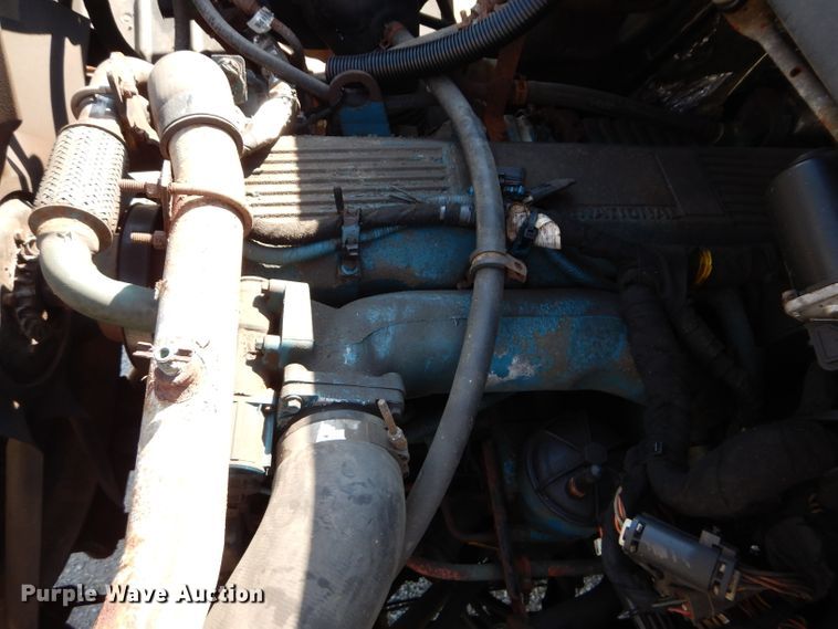 image for item DH2572 2005 International 7400 truck cab and chassis