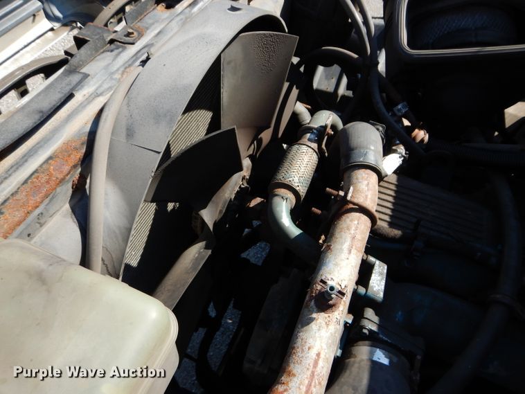 image for item DH2572 2005 International 7400 truck cab and chassis