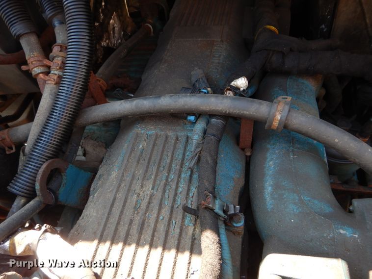 image for item DH2572 2005 International 7400 truck cab and chassis