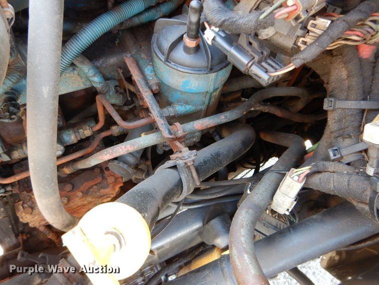 image for item DH2572 2005 International 7400 truck cab and chassis