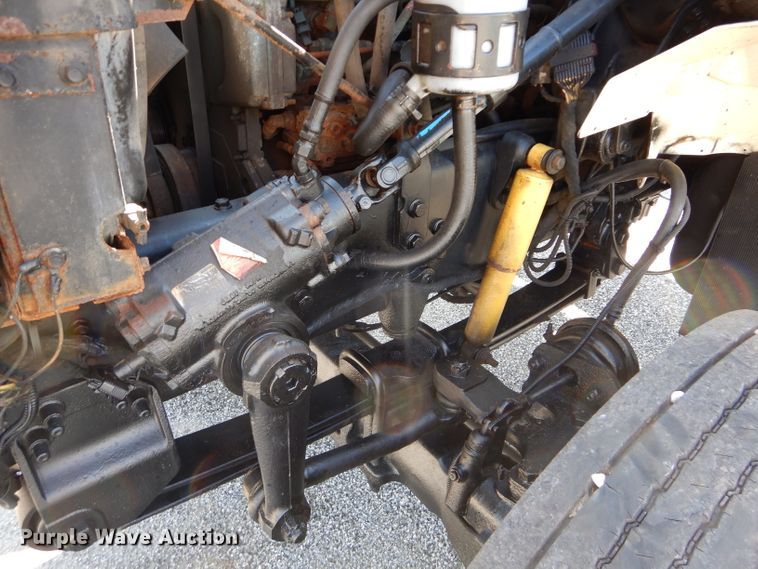 image for item DH2572 2005 International 7400 truck cab and chassis