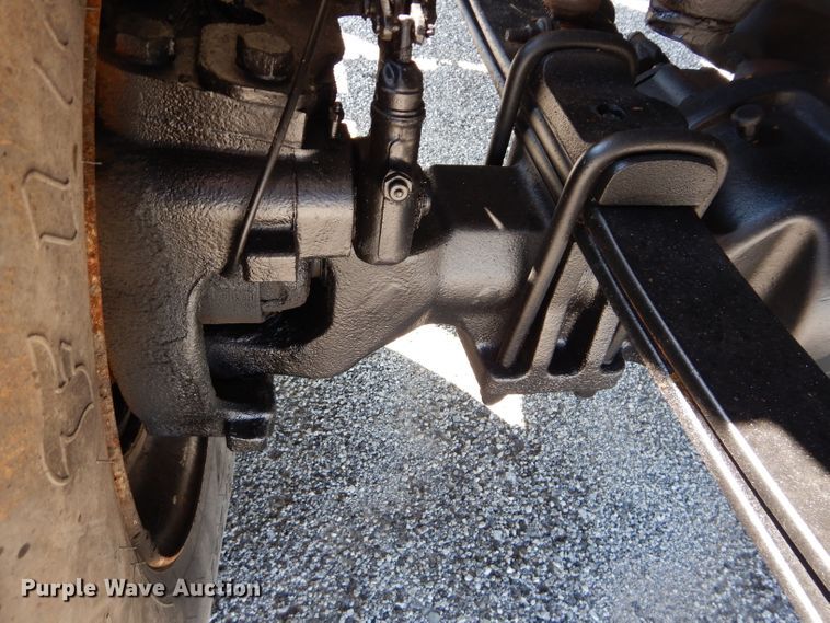 image for item DH2572 2005 International 7400 truck cab and chassis