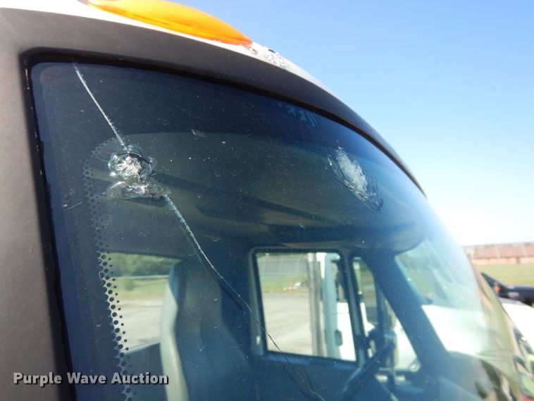 image for item DH2572 2005 International 7400 truck cab and chassis