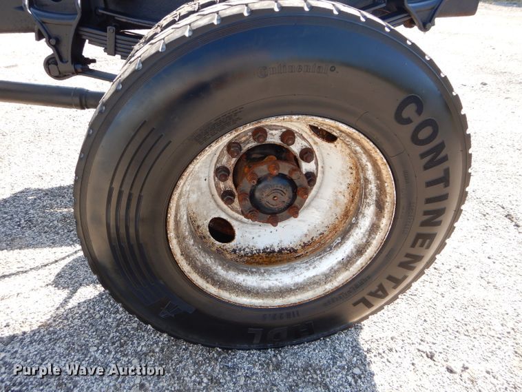 image for item DH2572 2005 International 7400 truck cab and chassis