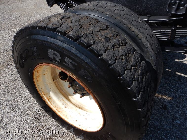 image for item DH2572 2005 International 7400 truck cab and chassis