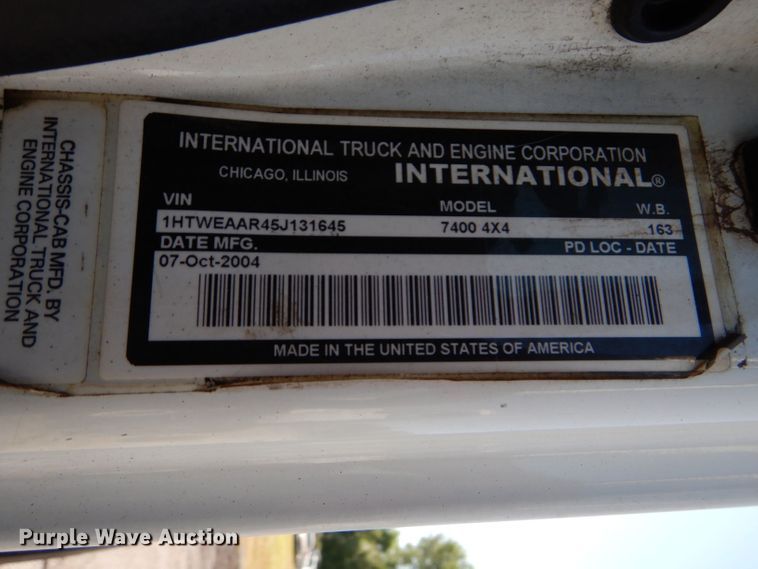 image for item DH2572 2005 International 7400 truck cab and chassis