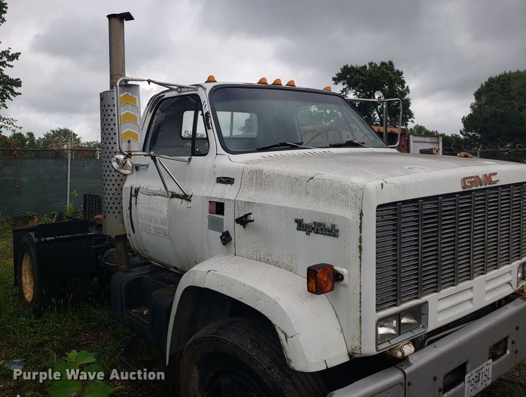 image for item DH2753 1989 GMC TopKick C7000 semi truck
