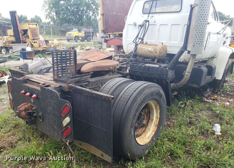 image for item DH2753 1989 GMC TopKick C7000 semi truck