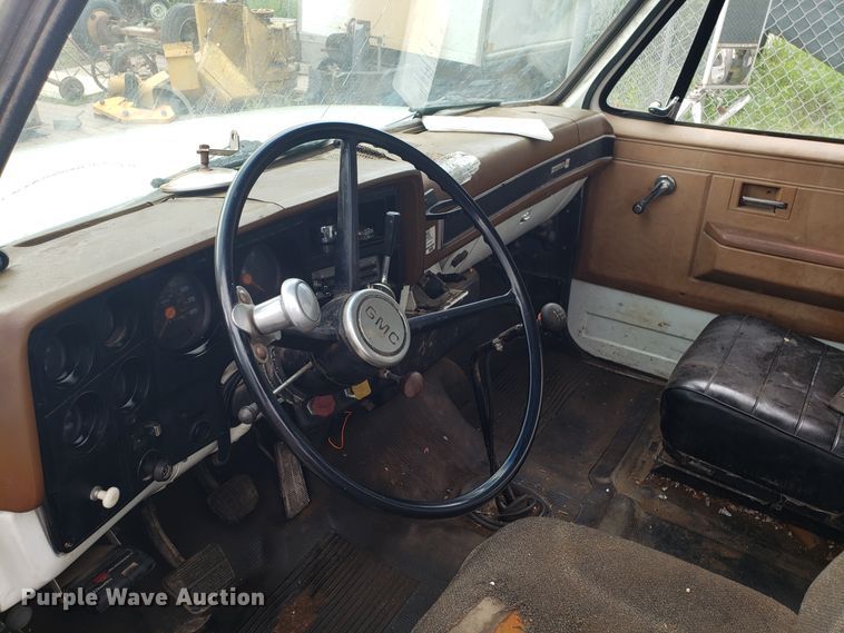 image for item DH2753 1989 GMC TopKick C7000 semi truck