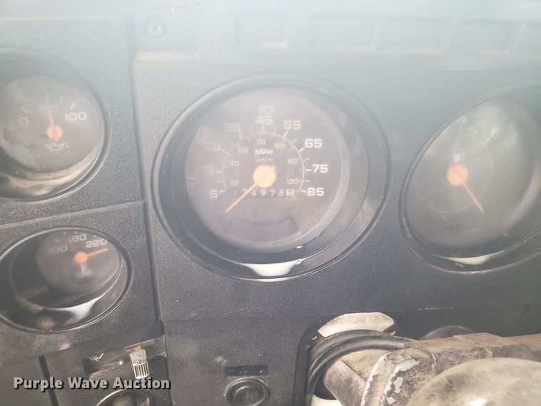 image for item DH2753 1989 GMC TopKick C7000 semi truck