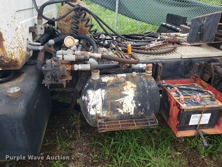 image for item DH2753 1989 GMC TopKick C7000 semi truck