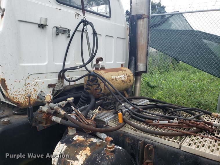 image for item DH2753 1989 GMC TopKick C7000 semi truck