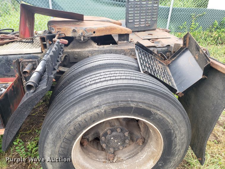 image for item DH2753 1989 GMC TopKick C7000 semi truck