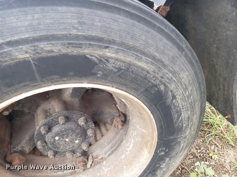 image for item DH2753 1989 GMC TopKick C7000 semi truck