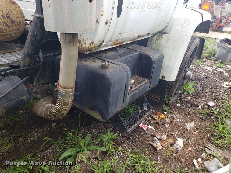 image for item DH2753 1989 GMC TopKick C7000 semi truck