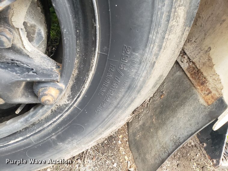 image for item DH2753 1989 GMC TopKick C7000 semi truck