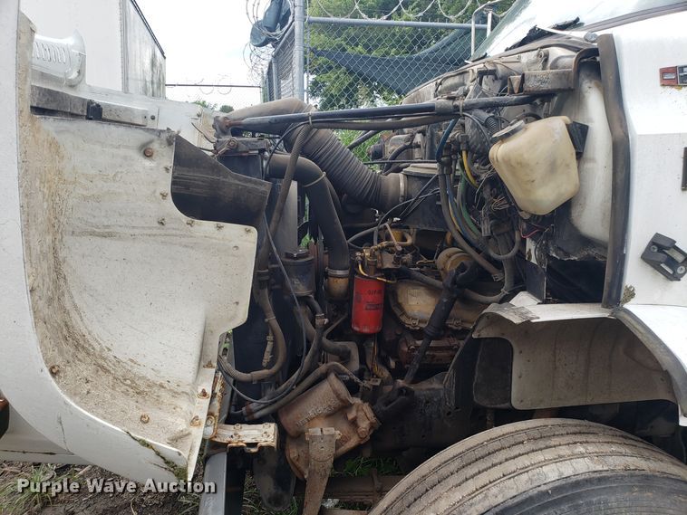 image for item DH2753 1989 GMC TopKick C7000 semi truck