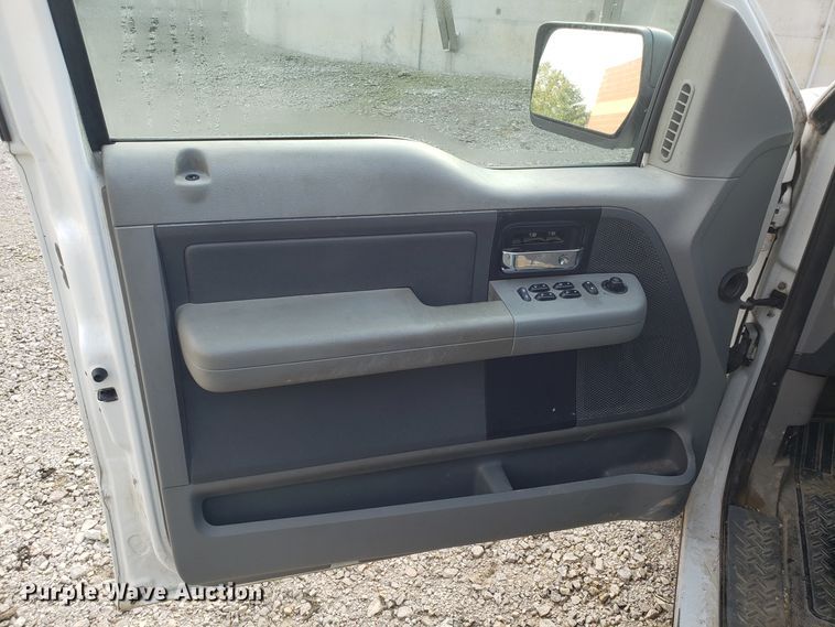 image for item DH2850 2005 Ford F150 SuperCab pickup truck