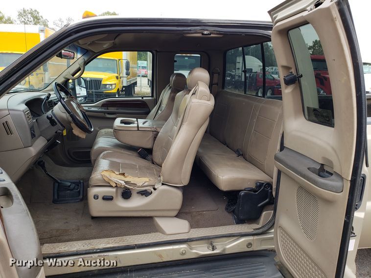 image for item DH2854 2001 Ford F250 Super Duty SuperCab pickup truck