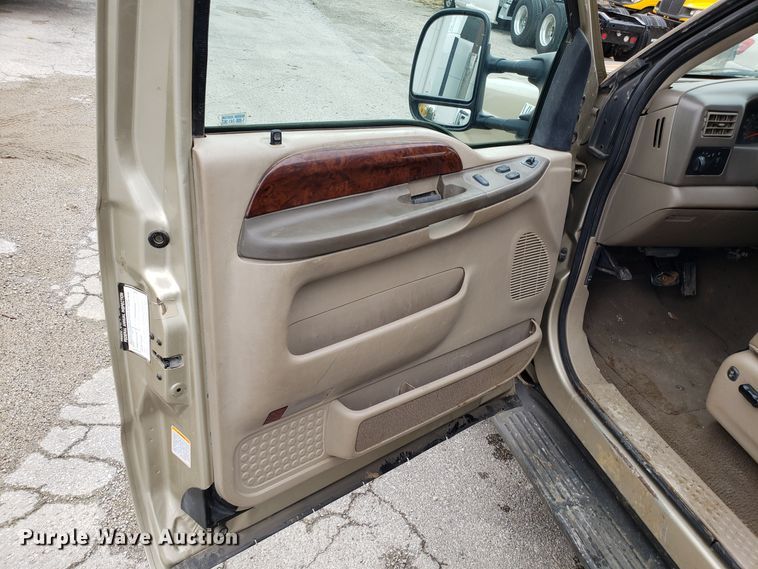 image for item DH2854 2001 Ford F250 Super Duty SuperCab pickup truck