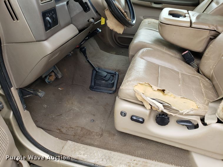 image for item DH2854 2001 Ford F250 Super Duty SuperCab pickup truck