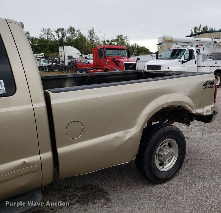 image for item DH2854 2001 Ford F250 Super Duty SuperCab pickup truck