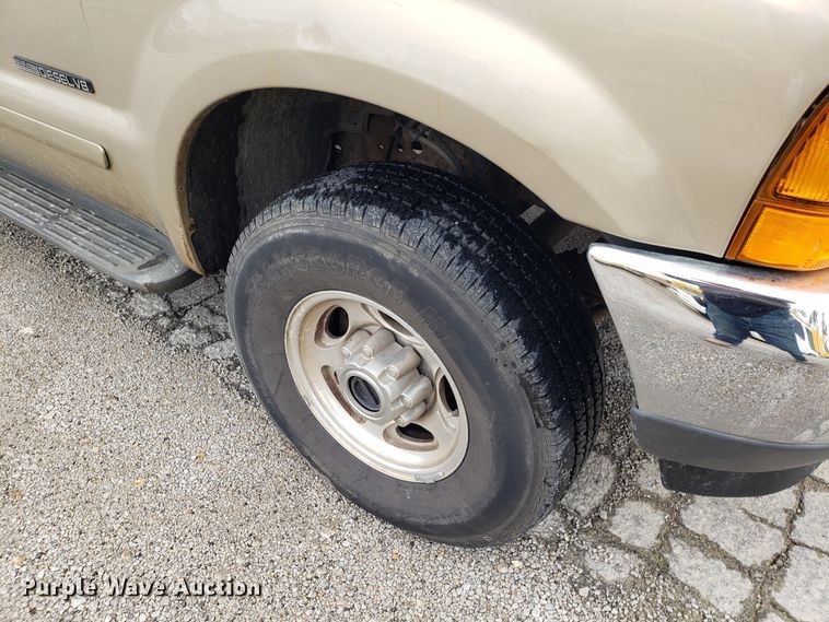 image for item DH2854 2001 Ford F250 Super Duty SuperCab pickup truck