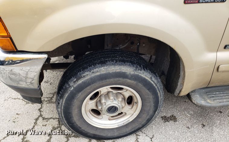 image for item DH2854 2001 Ford F250 Super Duty SuperCab pickup truck