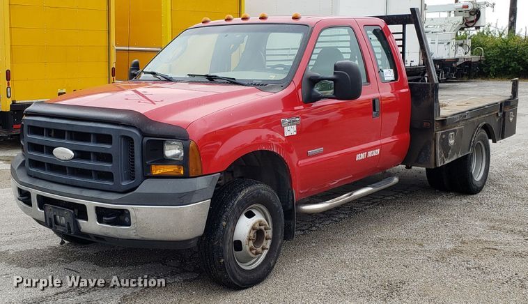 image for item DH2855 2006 Ford F350 Super Duty SuperCab flatbed pickup truck