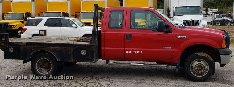 image for item DH2855 2006 Ford F350 Super Duty SuperCab flatbed pickup truck