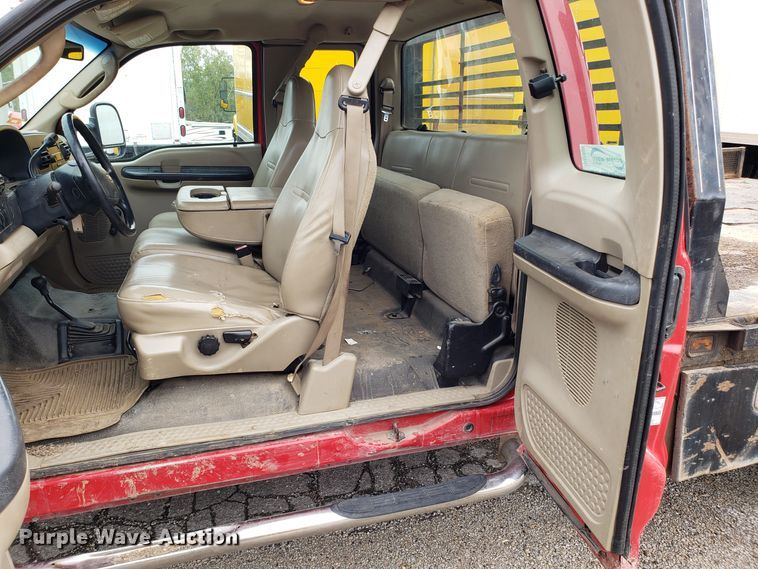 image for item DH2855 2006 Ford F350 Super Duty SuperCab flatbed pickup truck