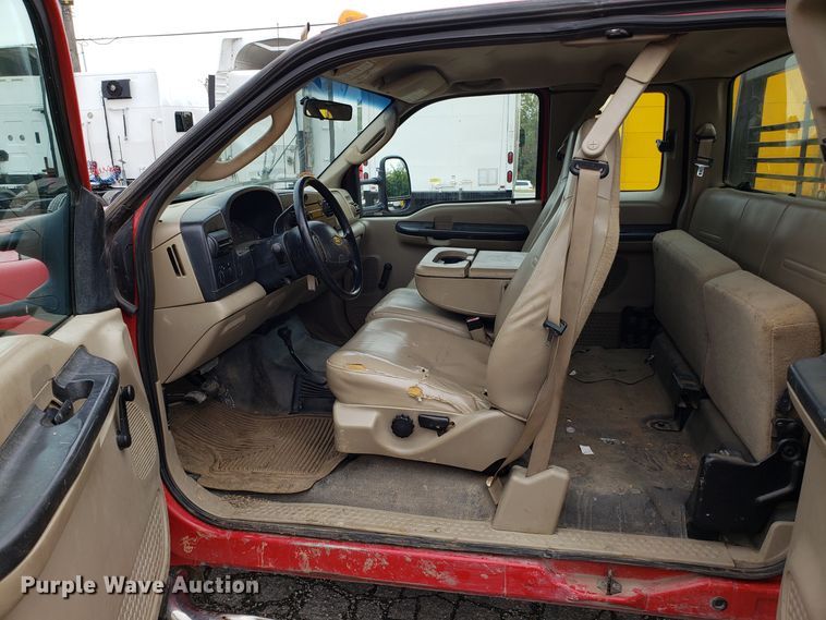 image for item DH2855 2006 Ford F350 Super Duty SuperCab flatbed pickup truck