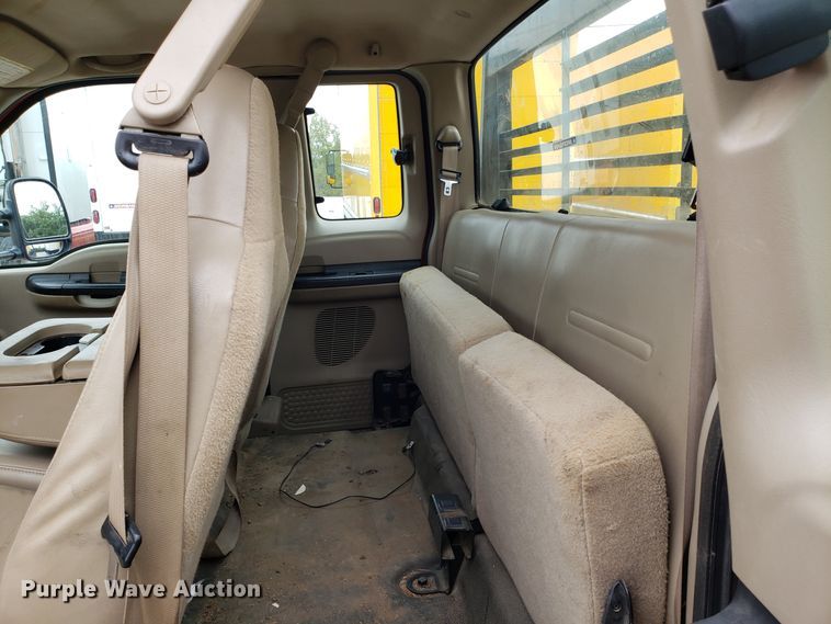 image for item DH2855 2006 Ford F350 Super Duty SuperCab flatbed pickup truck