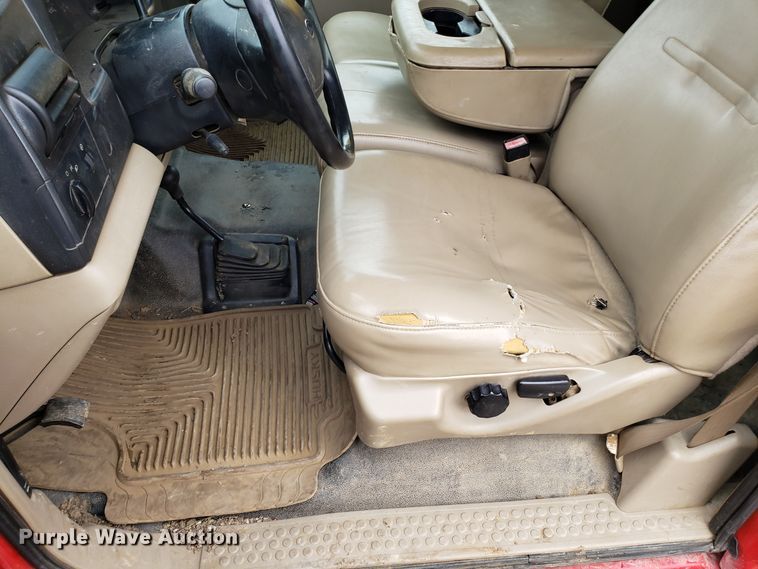 image for item DH2855 2006 Ford F350 Super Duty SuperCab flatbed pickup truck