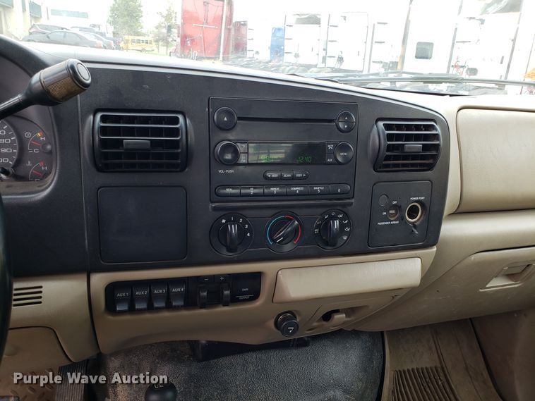 image for item DH2855 2006 Ford F350 Super Duty SuperCab flatbed pickup truck