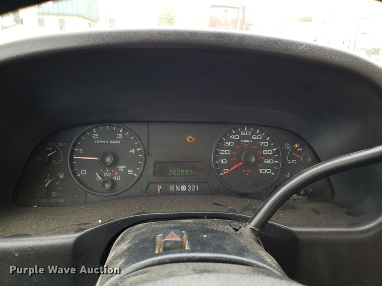 image for item DH2855 2006 Ford F350 Super Duty SuperCab flatbed pickup truck