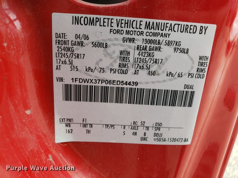 image for item DH2855 2006 Ford F350 Super Duty SuperCab flatbed pickup truck