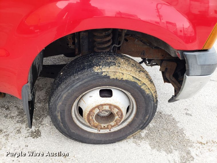 image for item DH2855 2006 Ford F350 Super Duty SuperCab flatbed pickup truck