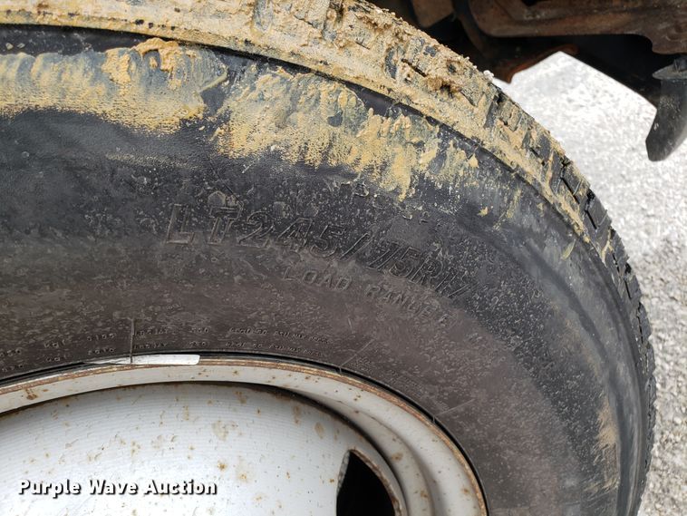 image for item DH2855 2006 Ford F350 Super Duty SuperCab flatbed pickup truck