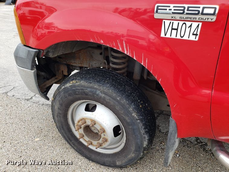 image for item DH2855 2006 Ford F350 Super Duty SuperCab flatbed pickup truck